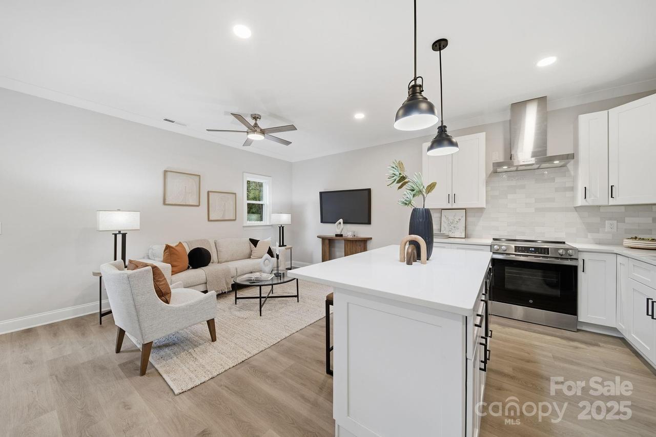 105 N Smallwood Pl., Charlotte, NC 28216