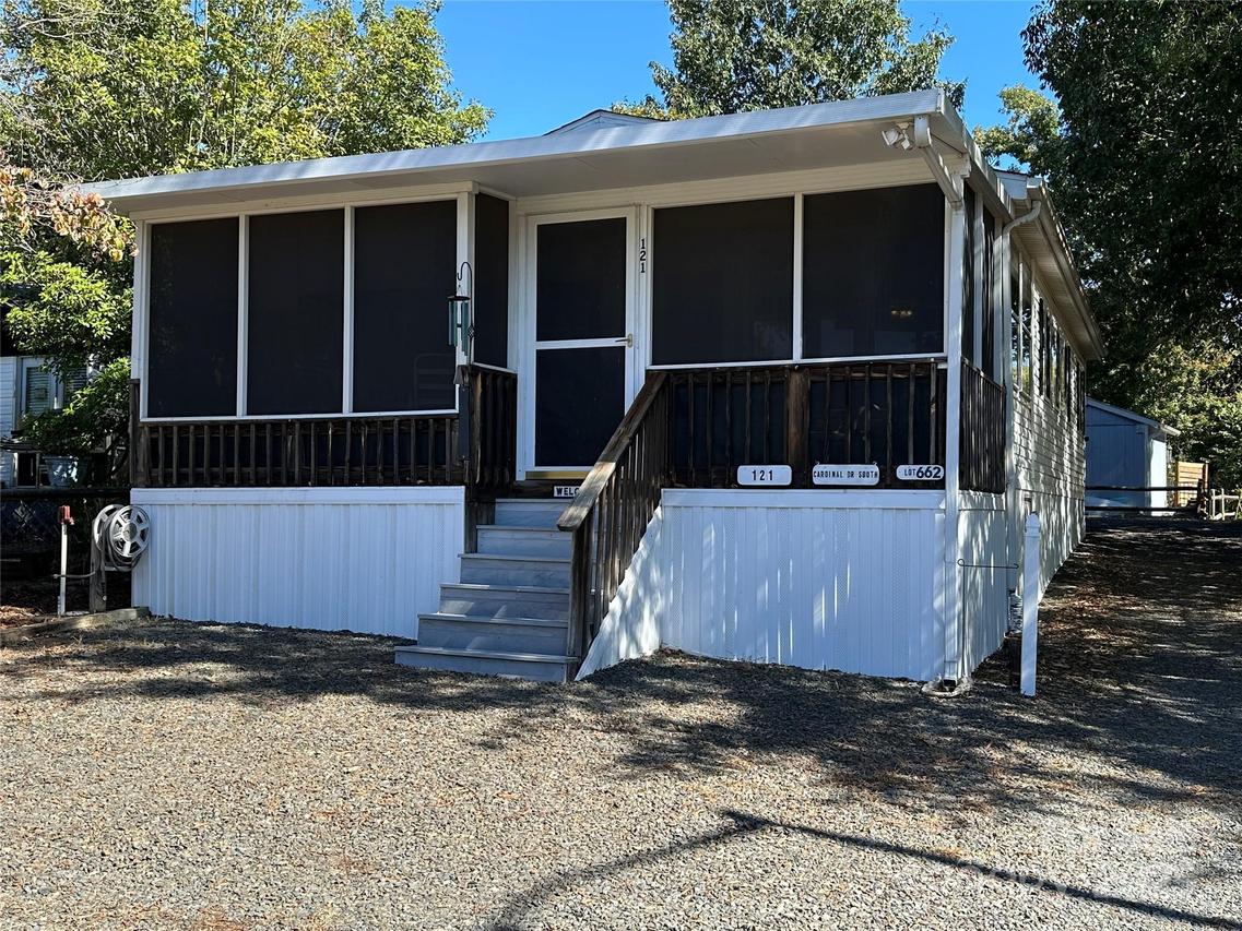 121 S Cardinal Dr., New London, NC 28127