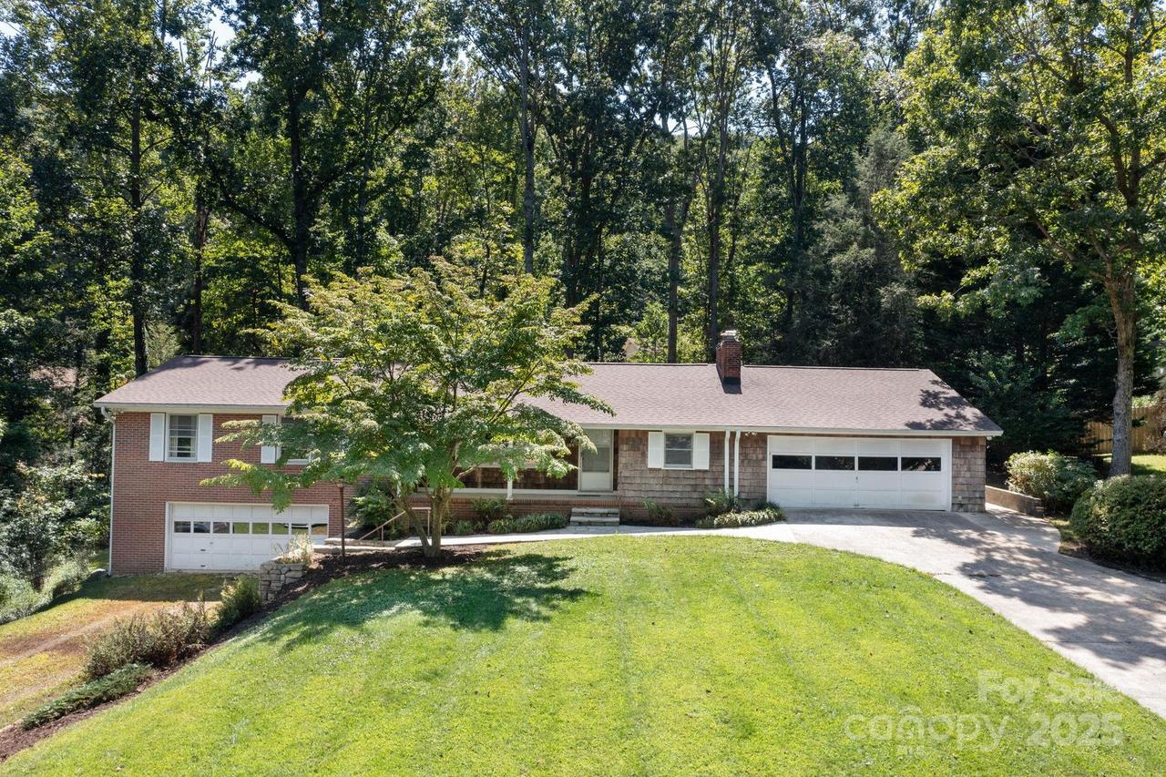 109 Rusty Ln., Hendersonville, NC 28791