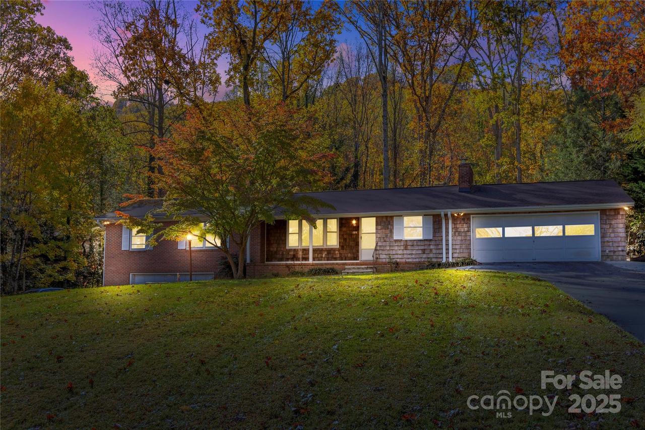 109 Rusty Ln., Hendersonville, NC 28791