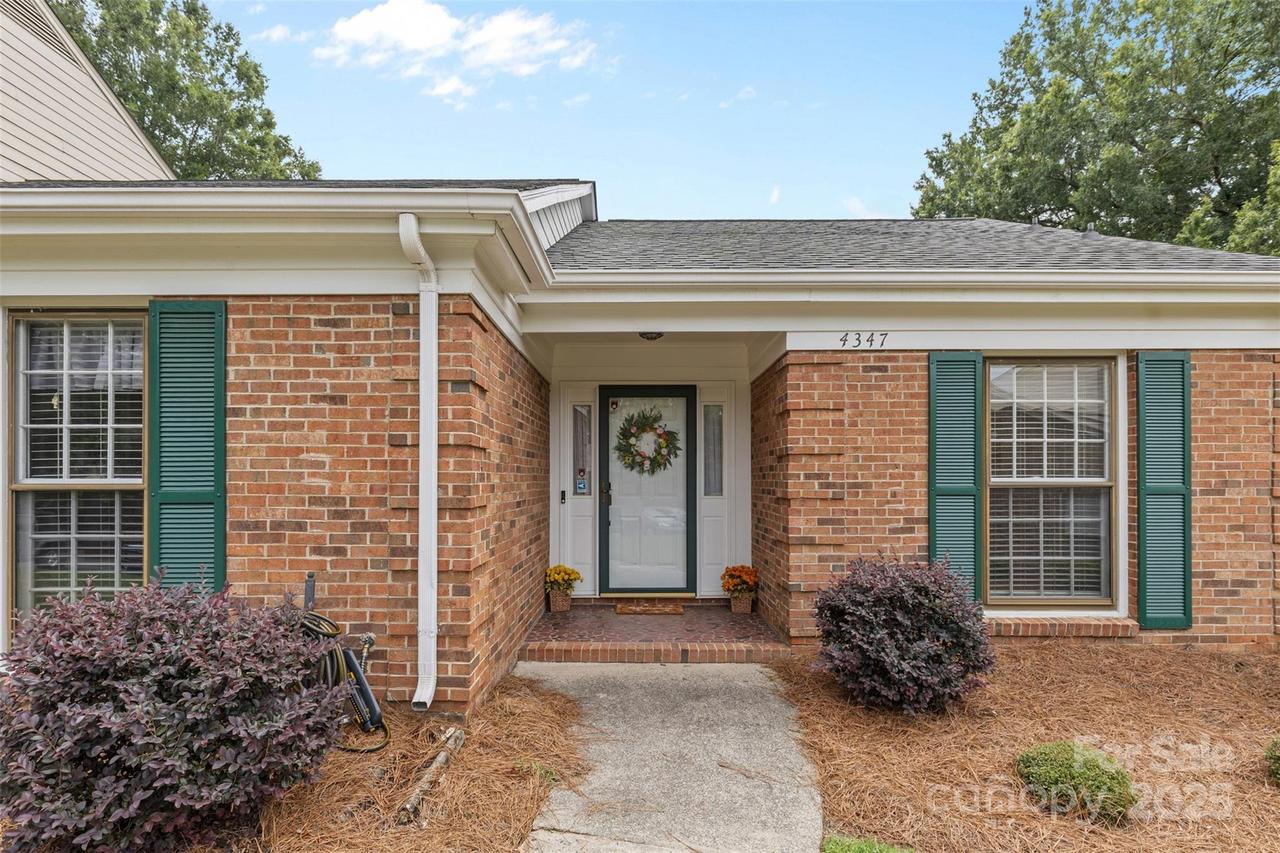 4347 Woodglen Ln., Charlotte, NC 28226