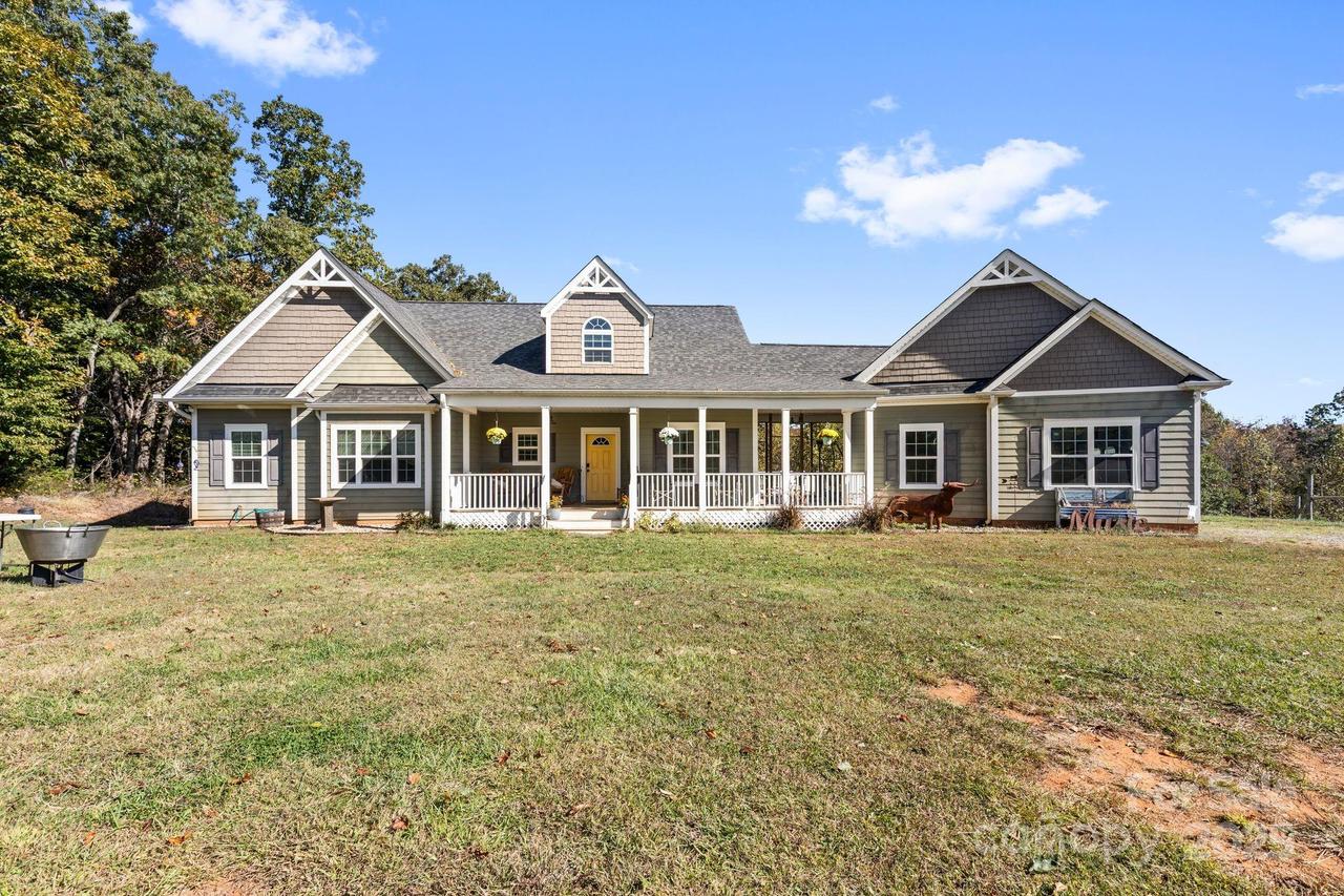 306 Mountain View Rd., Statesville, NC 28625