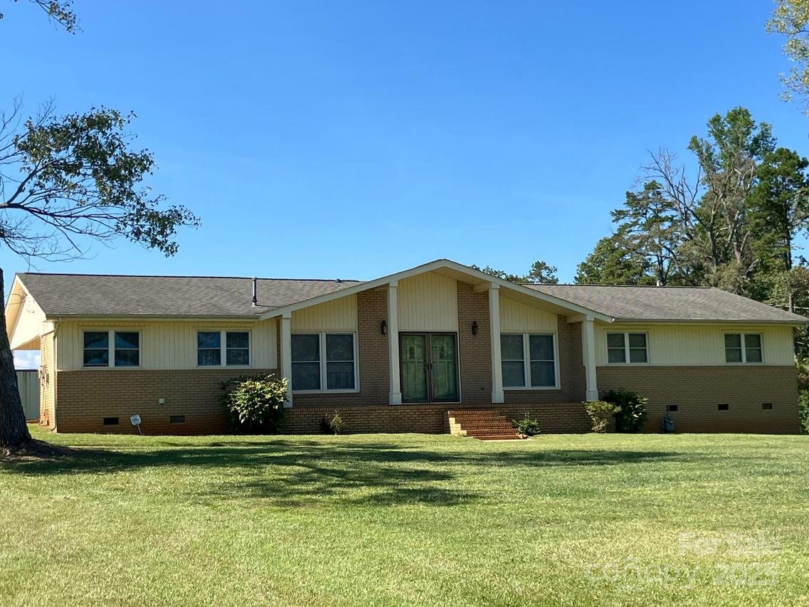 299 Weatherstone Dr., Forest City, NC 28043