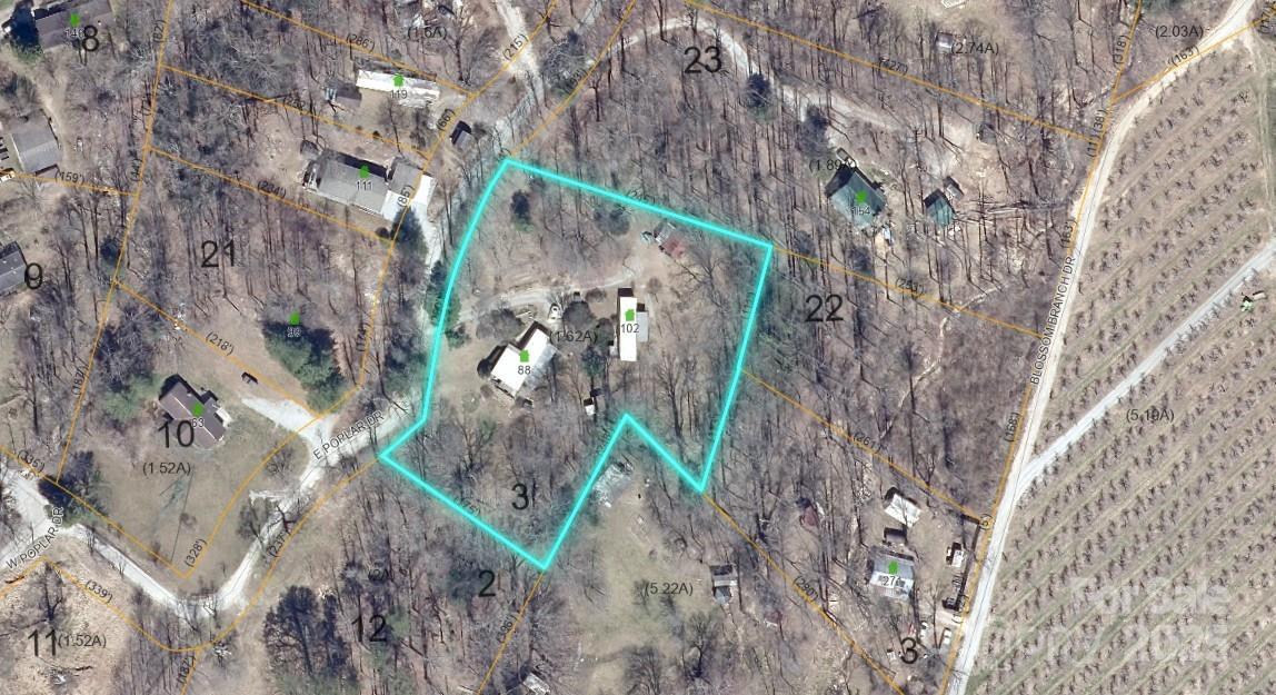 88 E Poplar Dr., Hendersonville, NC 28792