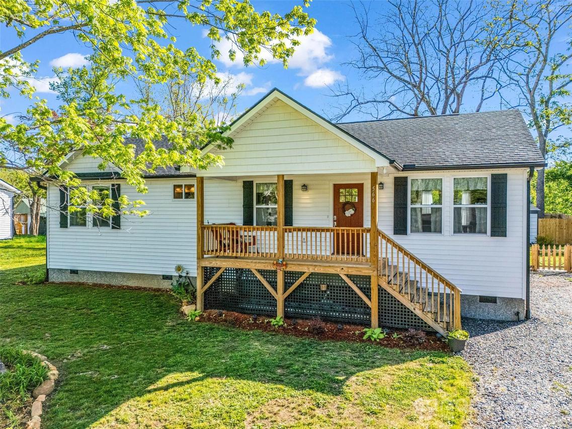 566 Blue Ridge Rd., Black Mountain, NC 28711