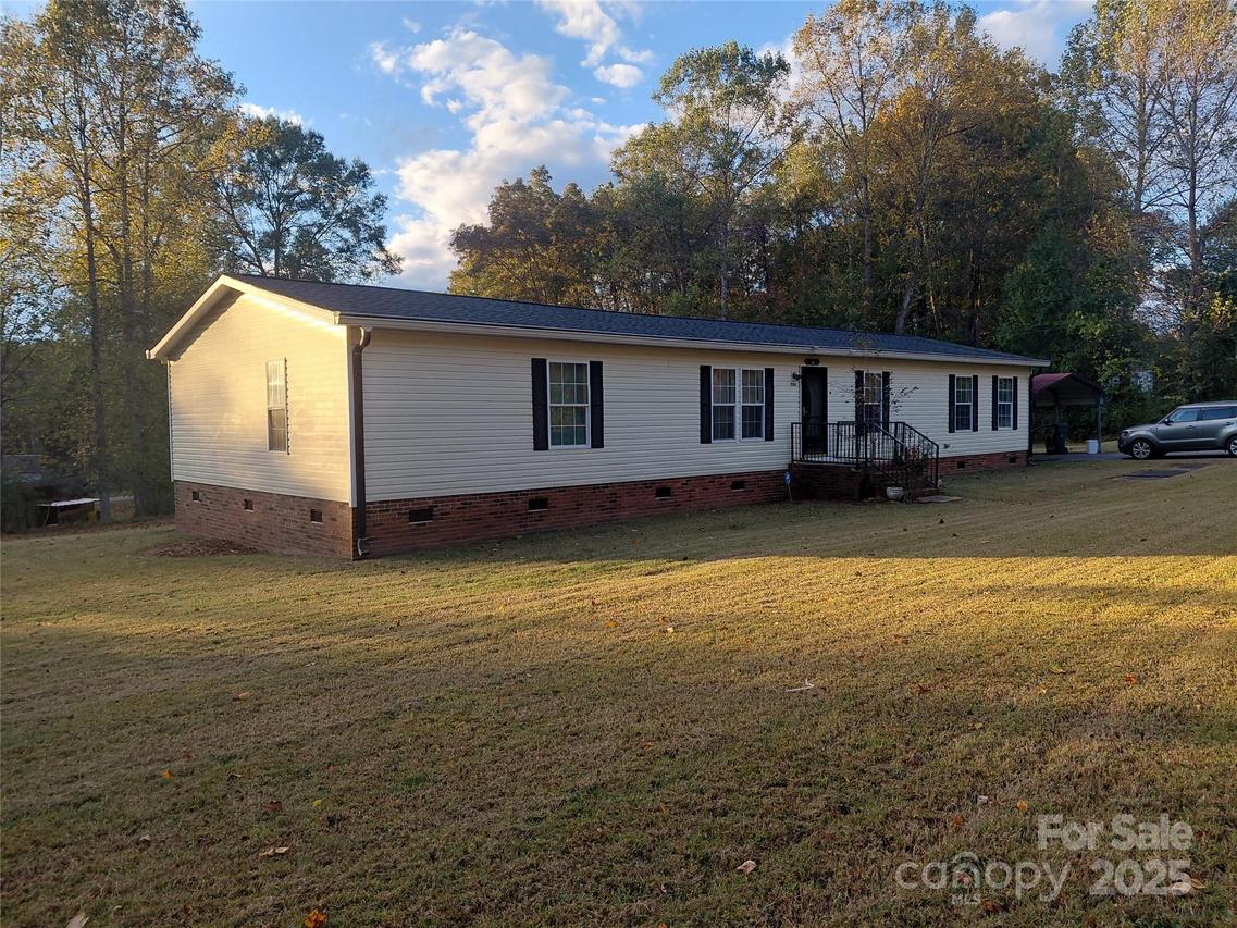 1900 Shady Lane Ln., Newton, NC 28658
