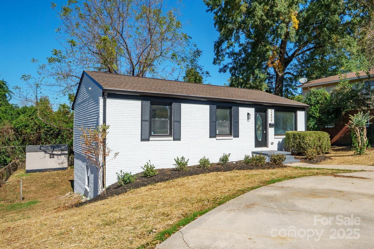 2409 Abelwood Rd., Charlotte, NC 28216
