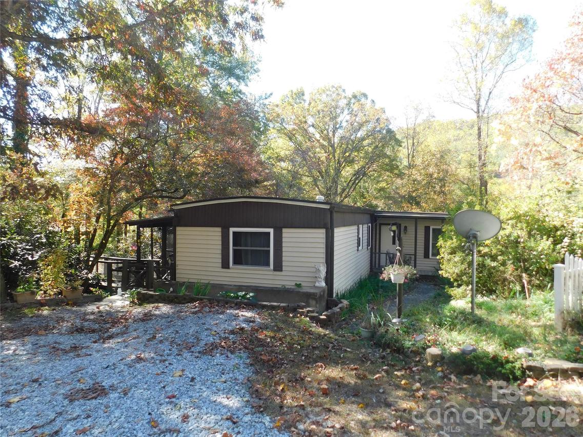 88 E Poplar Dr., Hendersonville, NC 28792