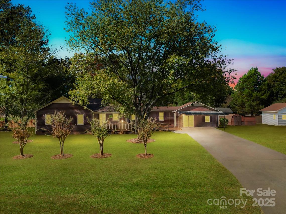 700 Chestnut Ln., Matthews, NC 28104