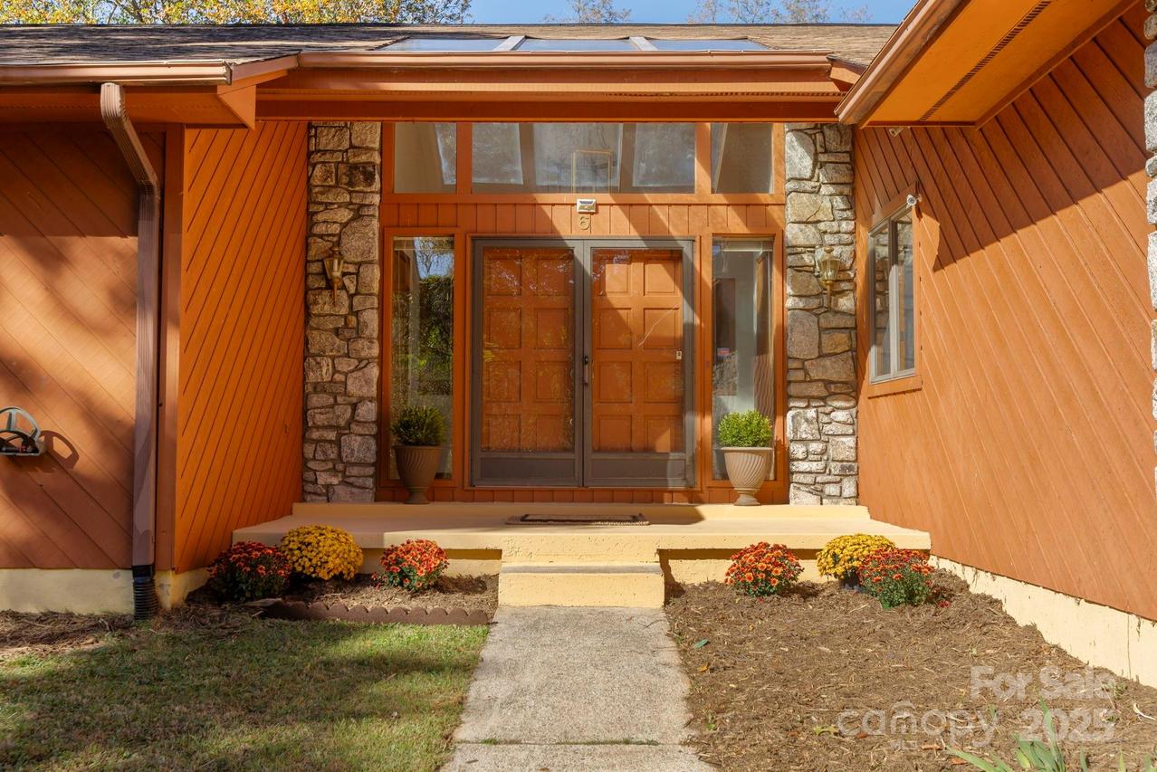 6 Haw Creek Cir., Asheville, NC 28805