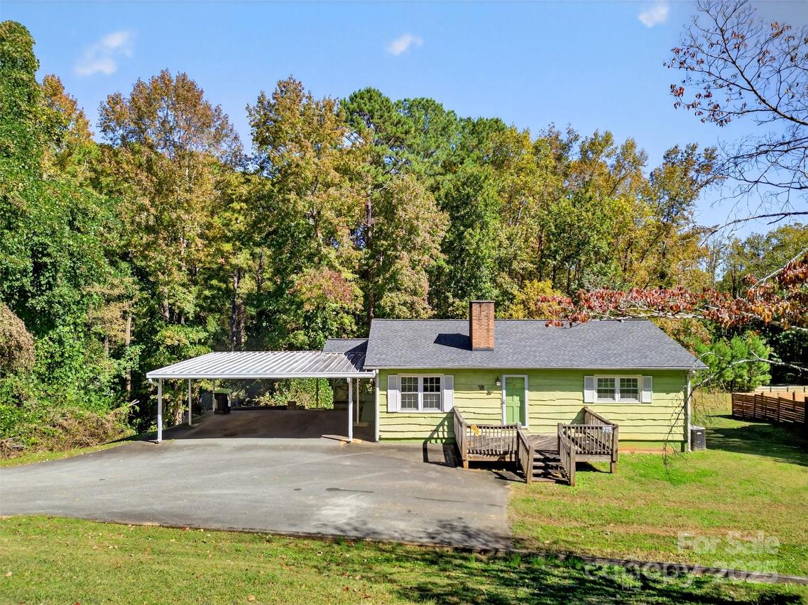 395 Walker St., Columbus, NC 28722