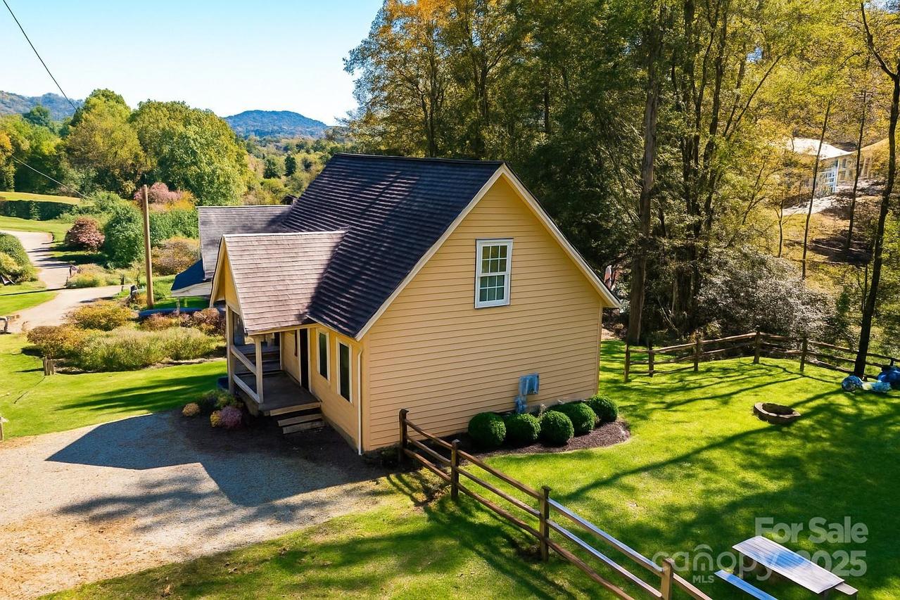 492 Poplar Hill Dr., Boone, NC 28607