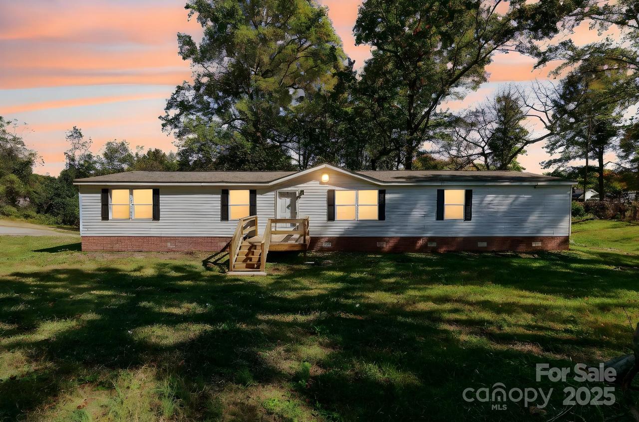 3802 Hickory Grove Rd., Mount Holly, NC 28120