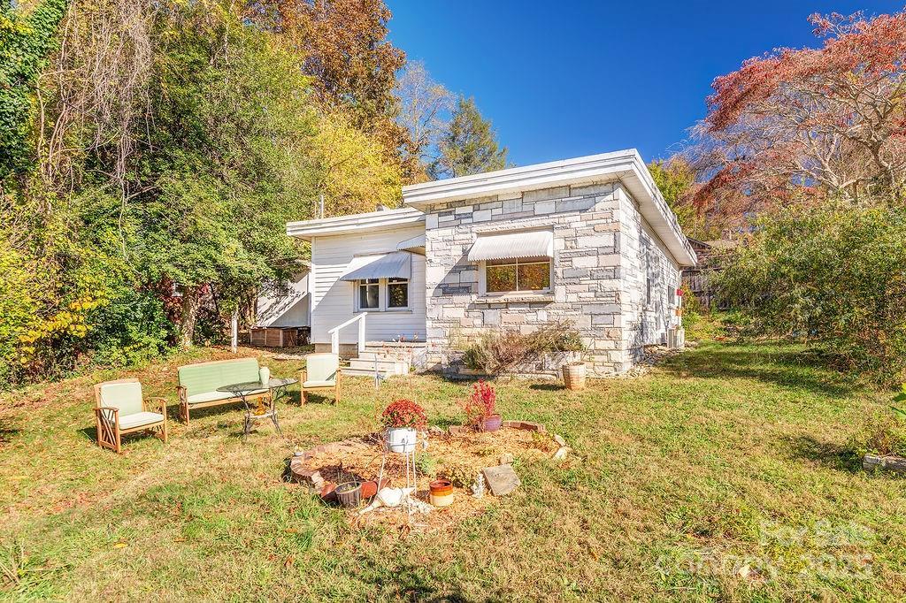 32 Merion Dr., Asheville, NC 28806