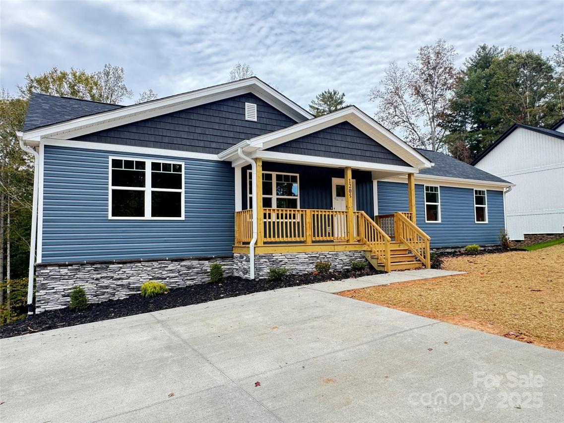 1205 Summerhill St., Lenoir, NC 28645