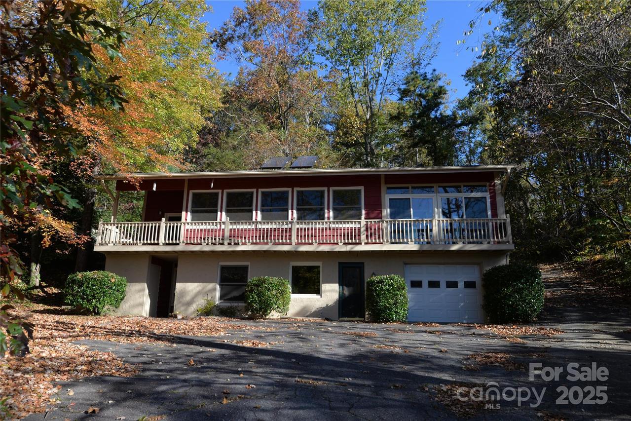 106 Jeanie Ave., Black Mountain, NC 28711