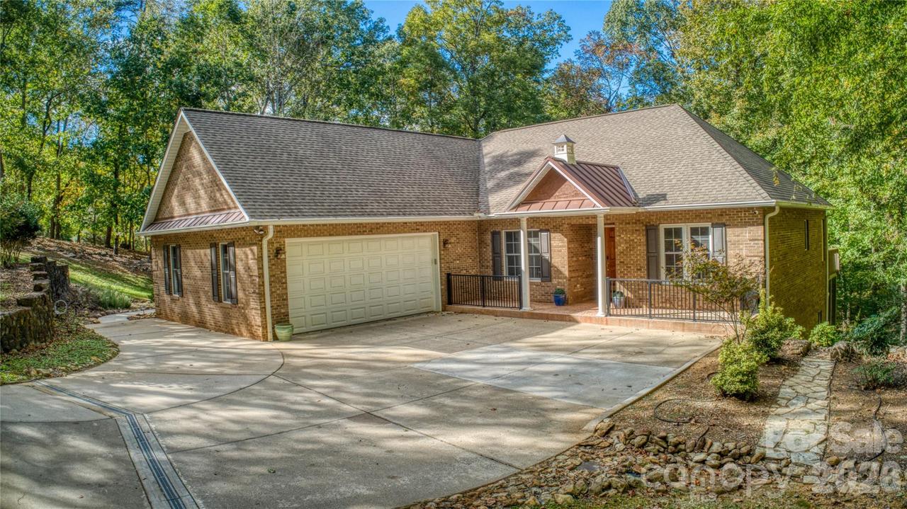 906 Rocky Cove Ln., Denton, NC 27239