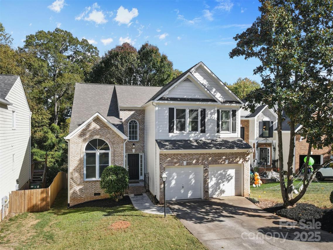 2016 Sablewood Dr., Charlotte, NC 28205