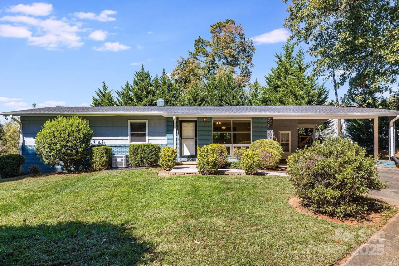 26 Elkmont Dr., Asheville, NC 28804