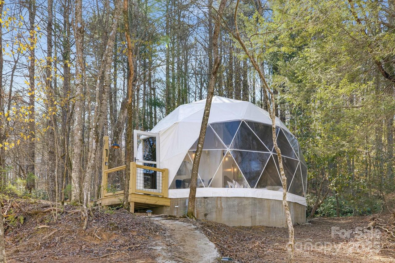 186 Meece Rd., Rosman, NC 28772