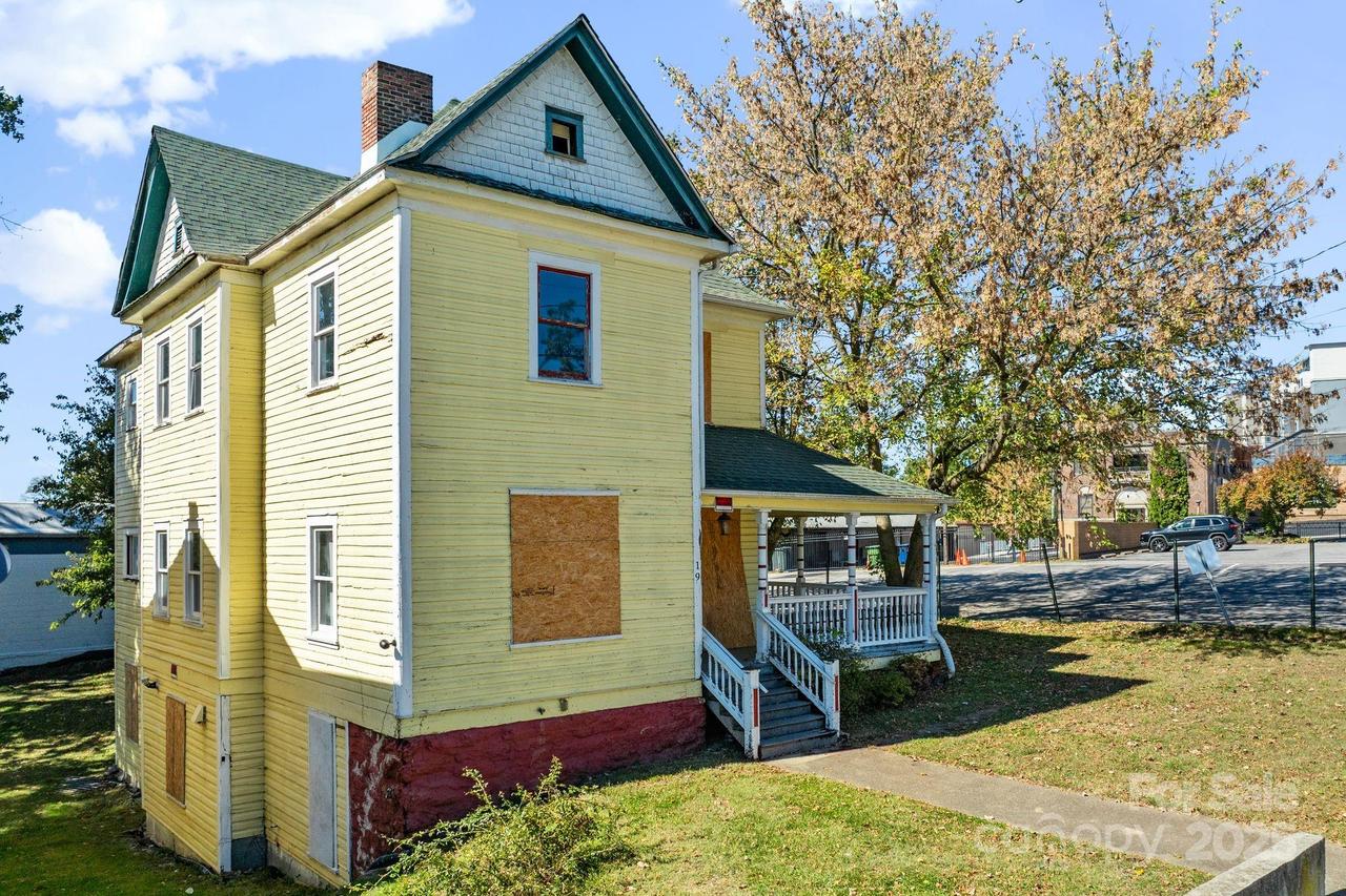 19 S French Broad Ave., Asheville, NC 28801