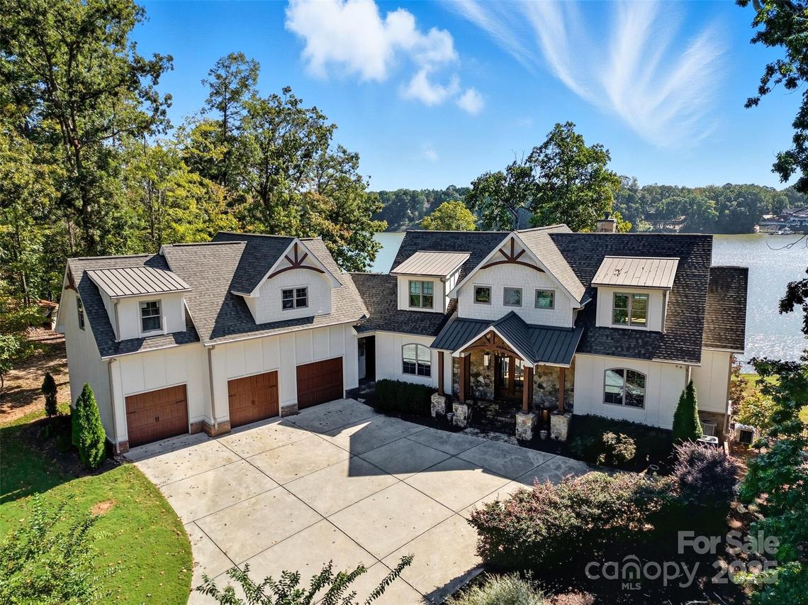 1037 Nutall Oak Ln., Belmont, NC 28012