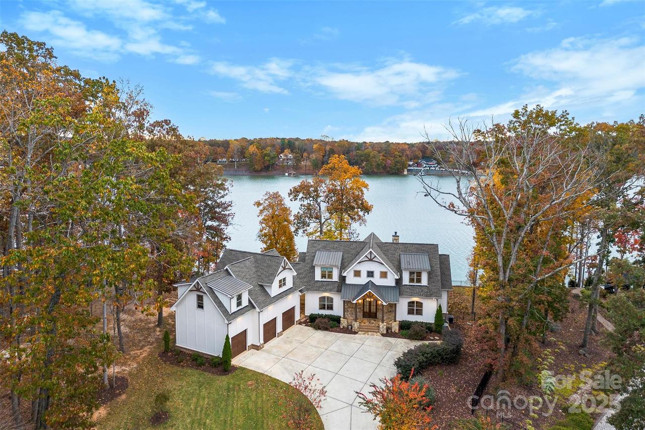 1037 Nutall Oak Ln., Belmont, NC 28012