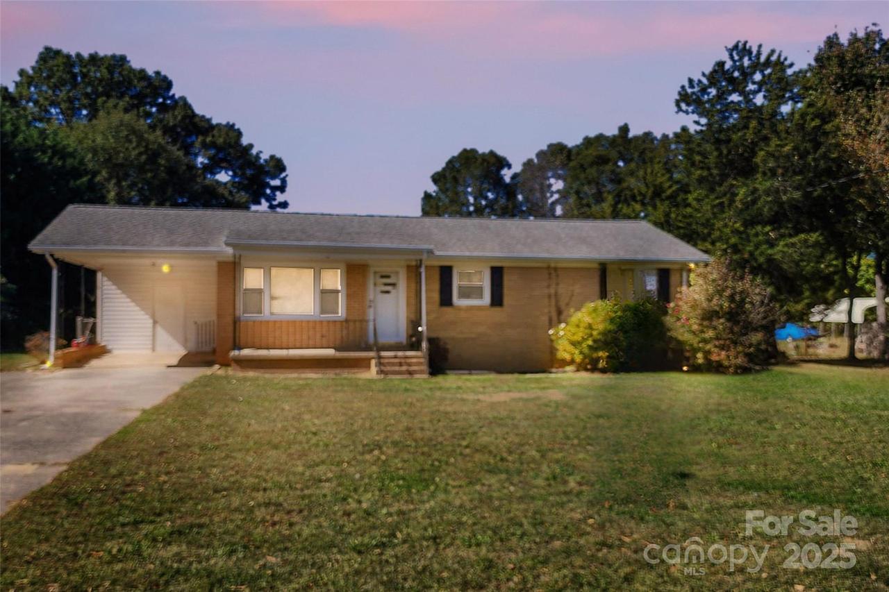 913 Harper Rd., Gastonia, NC 28056