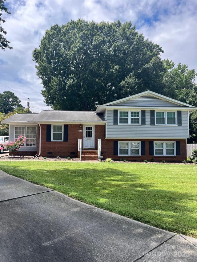 4222 Woodleaf Rd., Charlotte, NC 28205