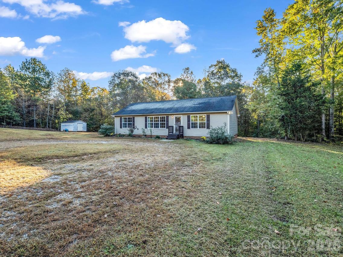 663 Landrum Rd., Columbus, NC 28722