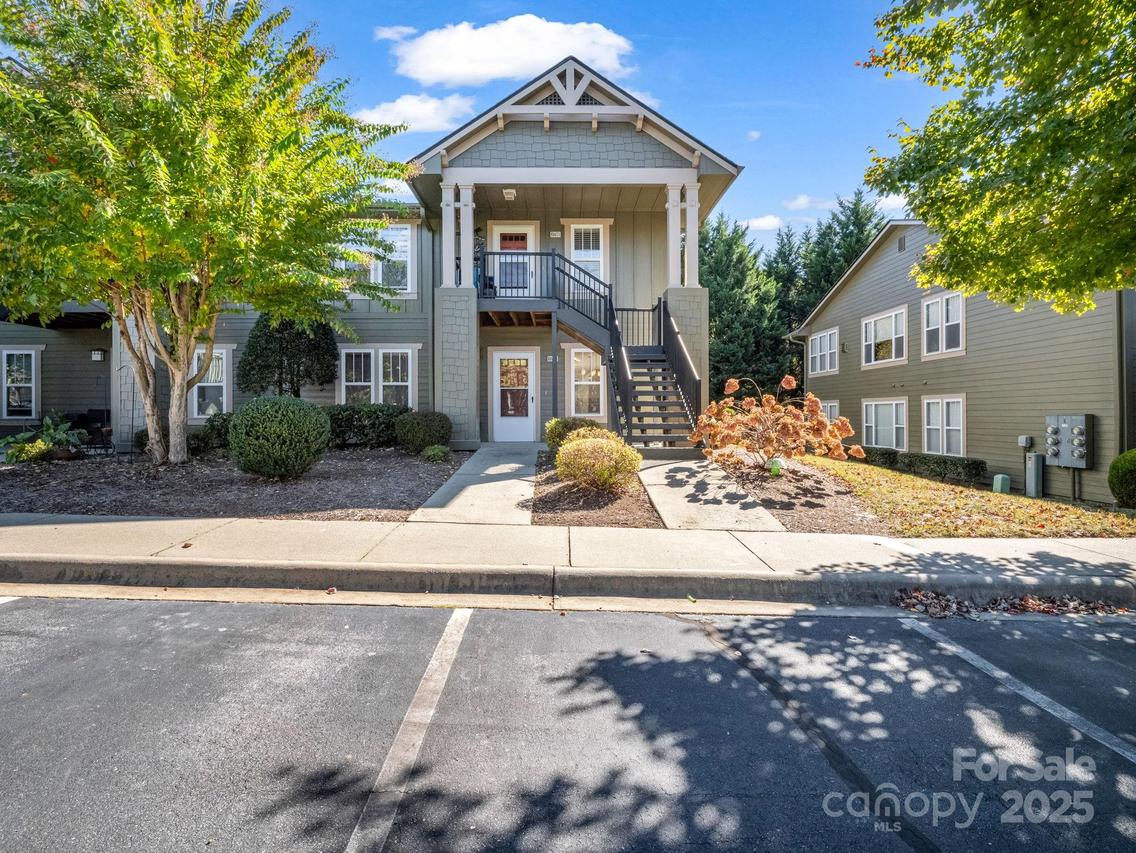 1705 Deermouse Way, Hendersonville, NC 28792