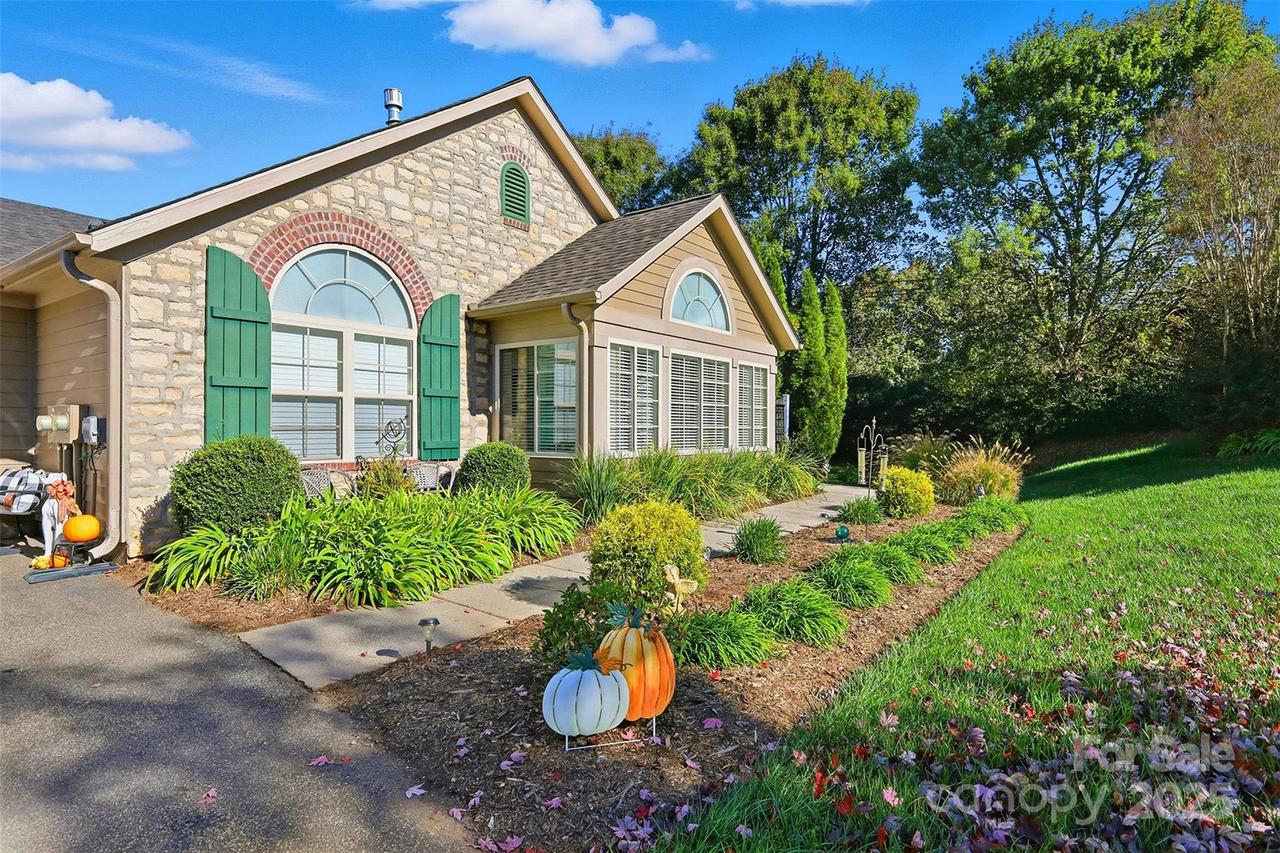 817 Wynnshire Dr. #B, Hickory, NC 28601