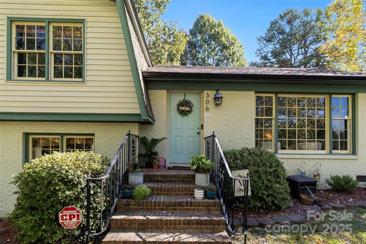 306 Kelford Ln., Charlotte, NC 28270