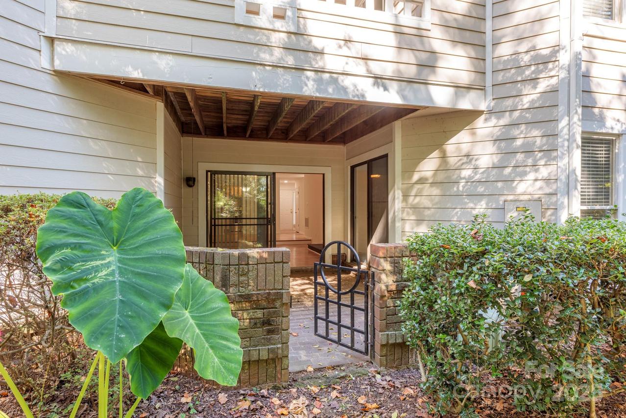 2715 Selwyn Ave. #34, Charlotte, NC 28209