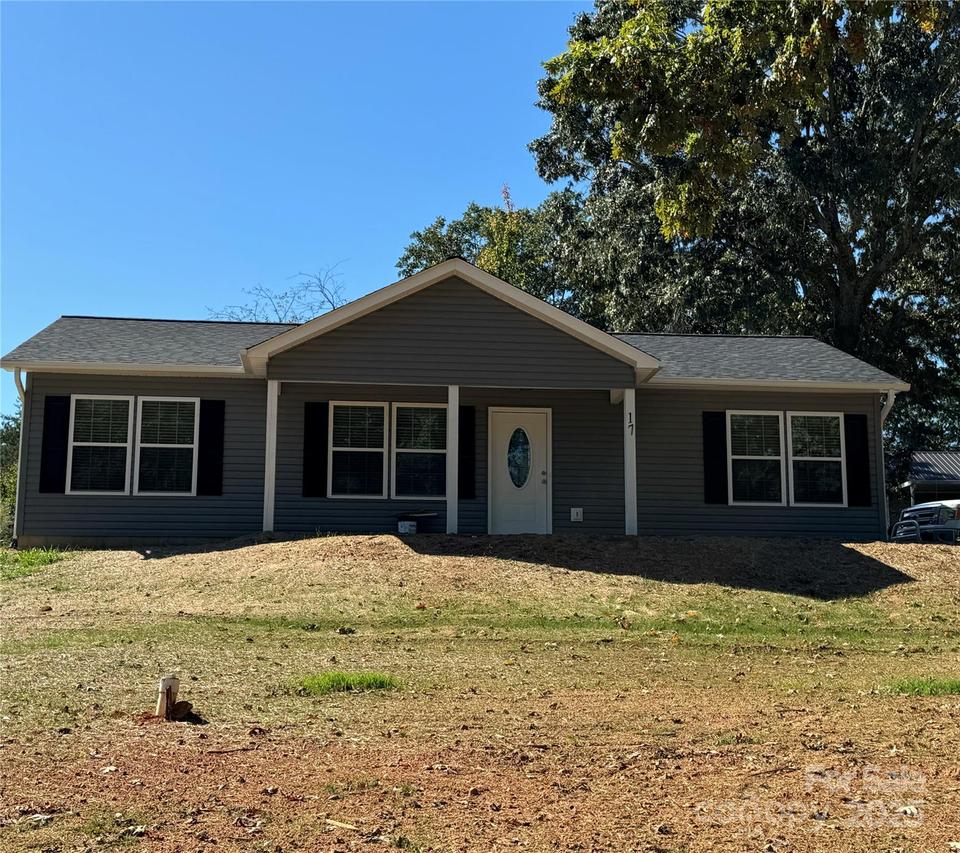 17 Hillside Ave., Granite Falls, NC 28630