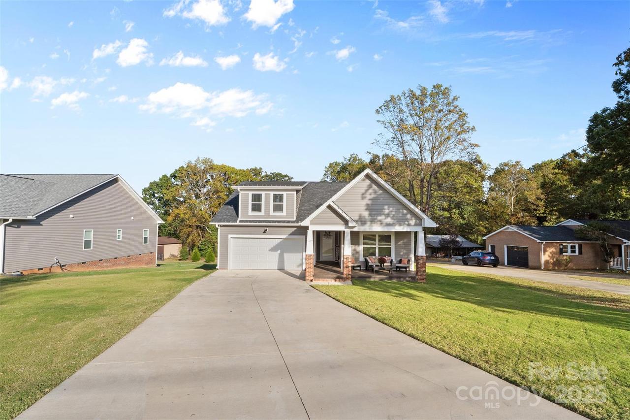 1417 Azalea Ave., Kannapolis, NC 28081