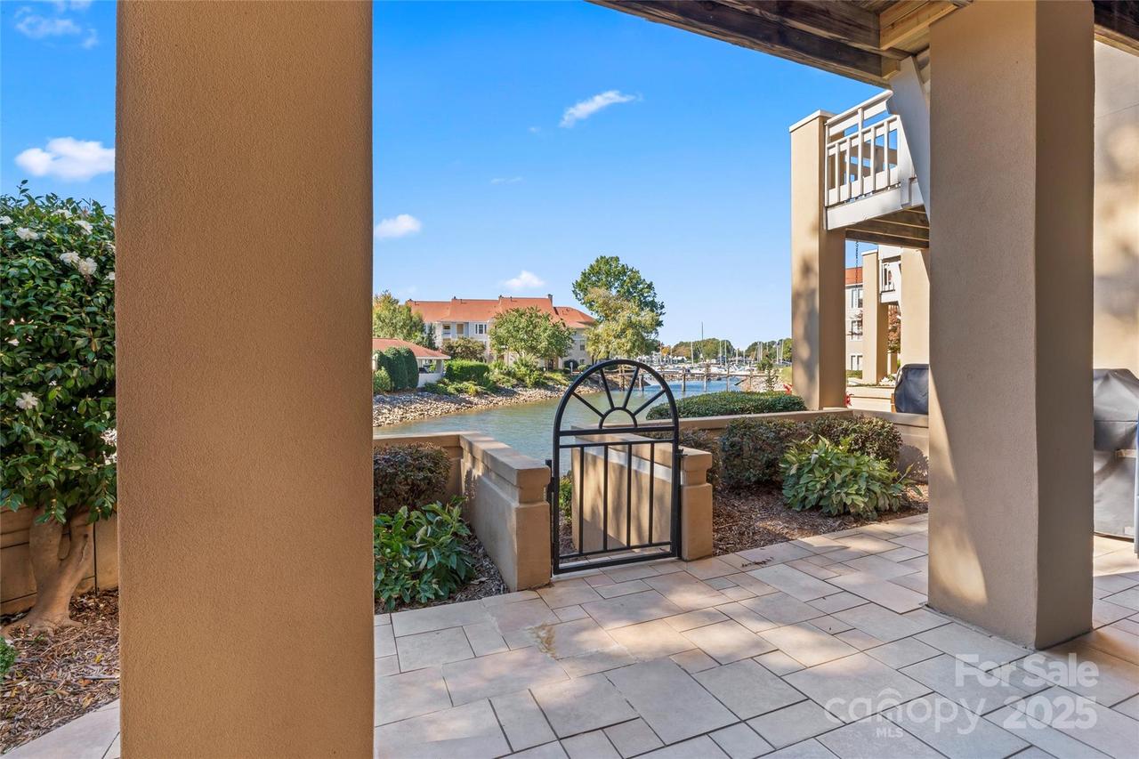 18009 Kings Point Dr. #M, Cornelius, NC 28031