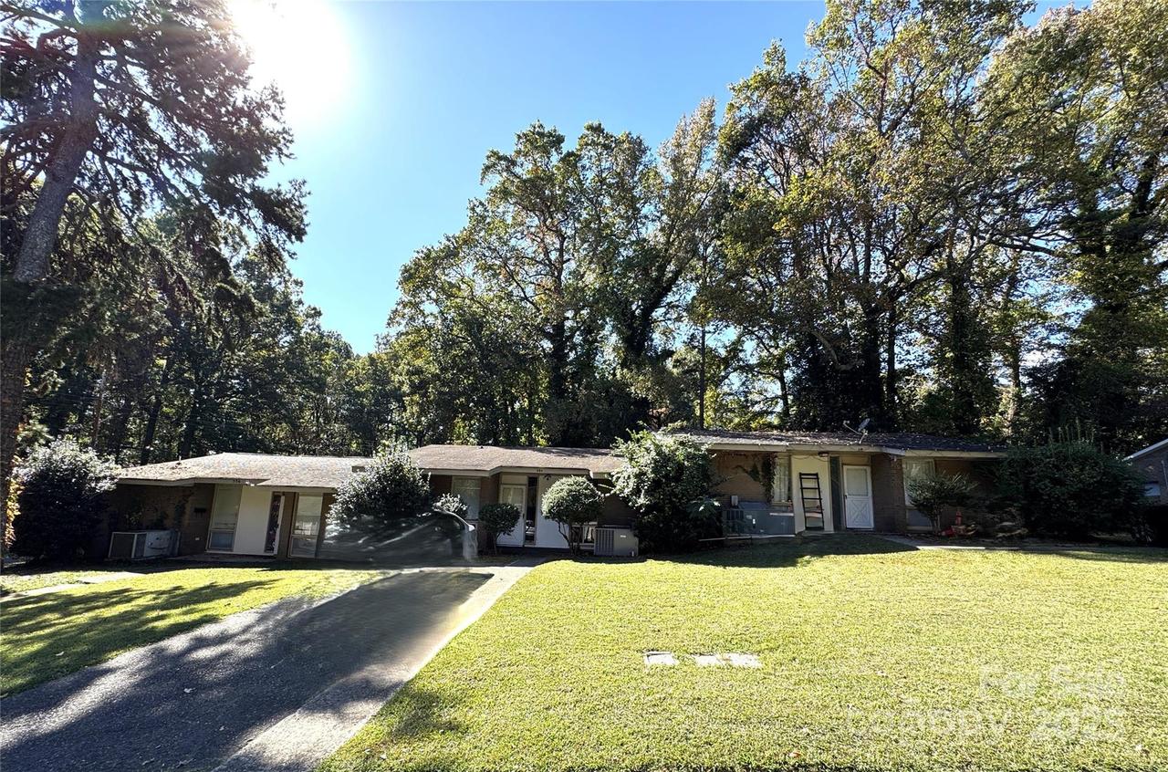 552 Blendwood Dr., Charlotte, NC 28215