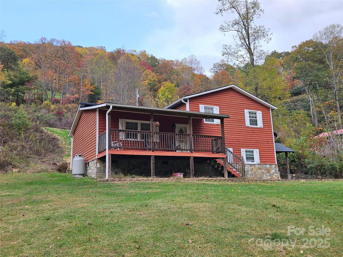 1227 Georges Fork Rd., Burnsville, NC 28714