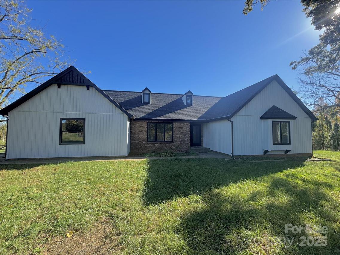 3849 Willard Hall Pl., Lenoir, NC 28645