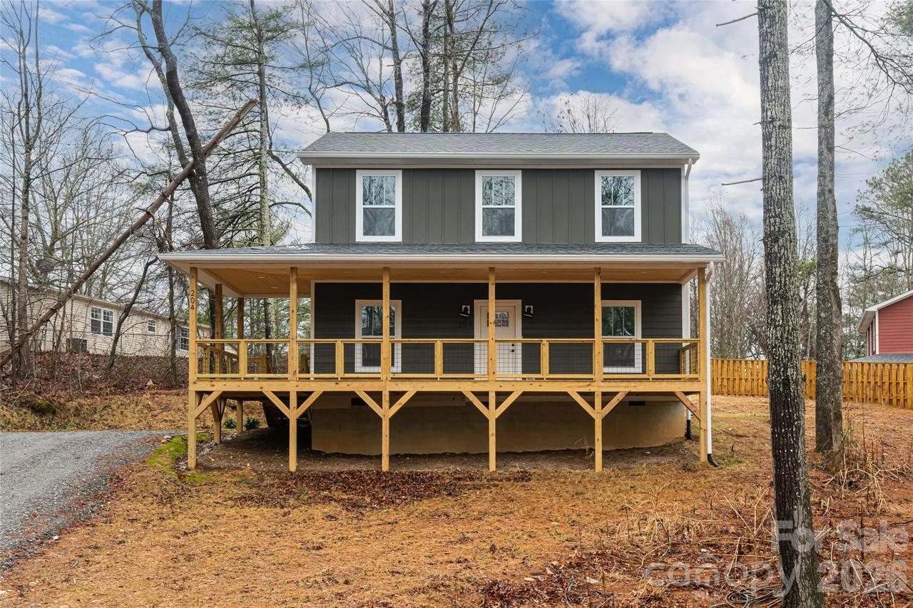 204 Cascade Ridge Rd., Fairview, NC 28730