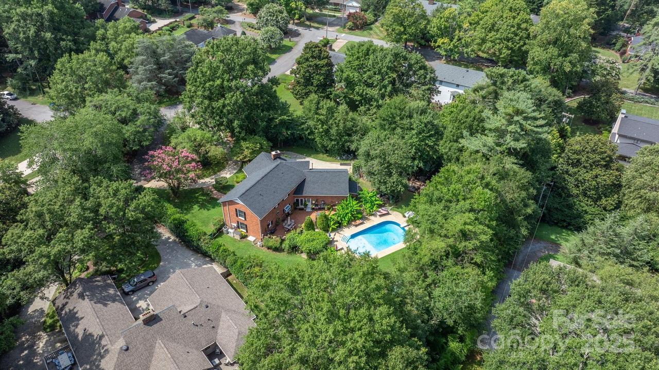 1750 5th Street Dr., Hickory, NC 28601