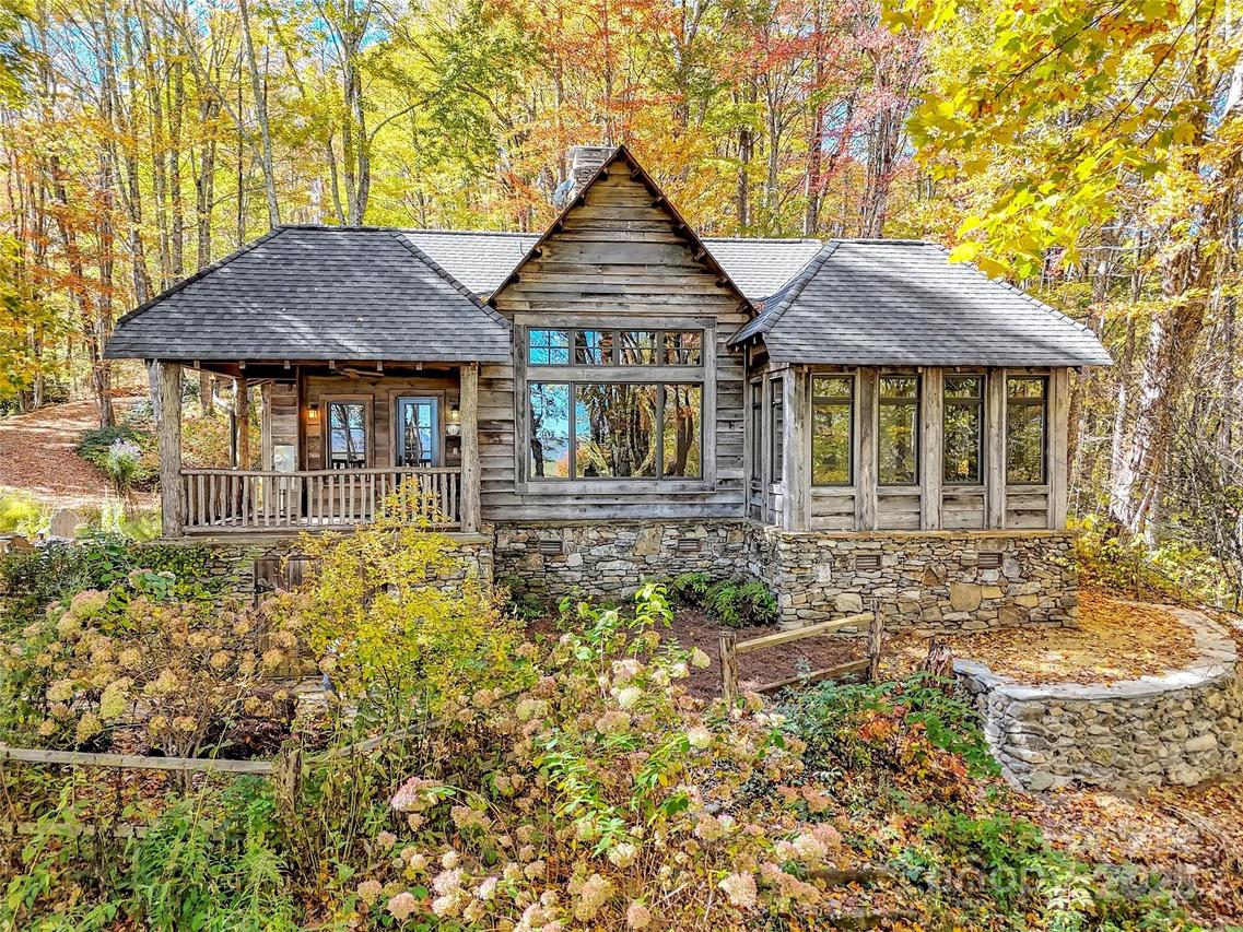 406 Pine Moss Tr., Hot Springs, NC 28743