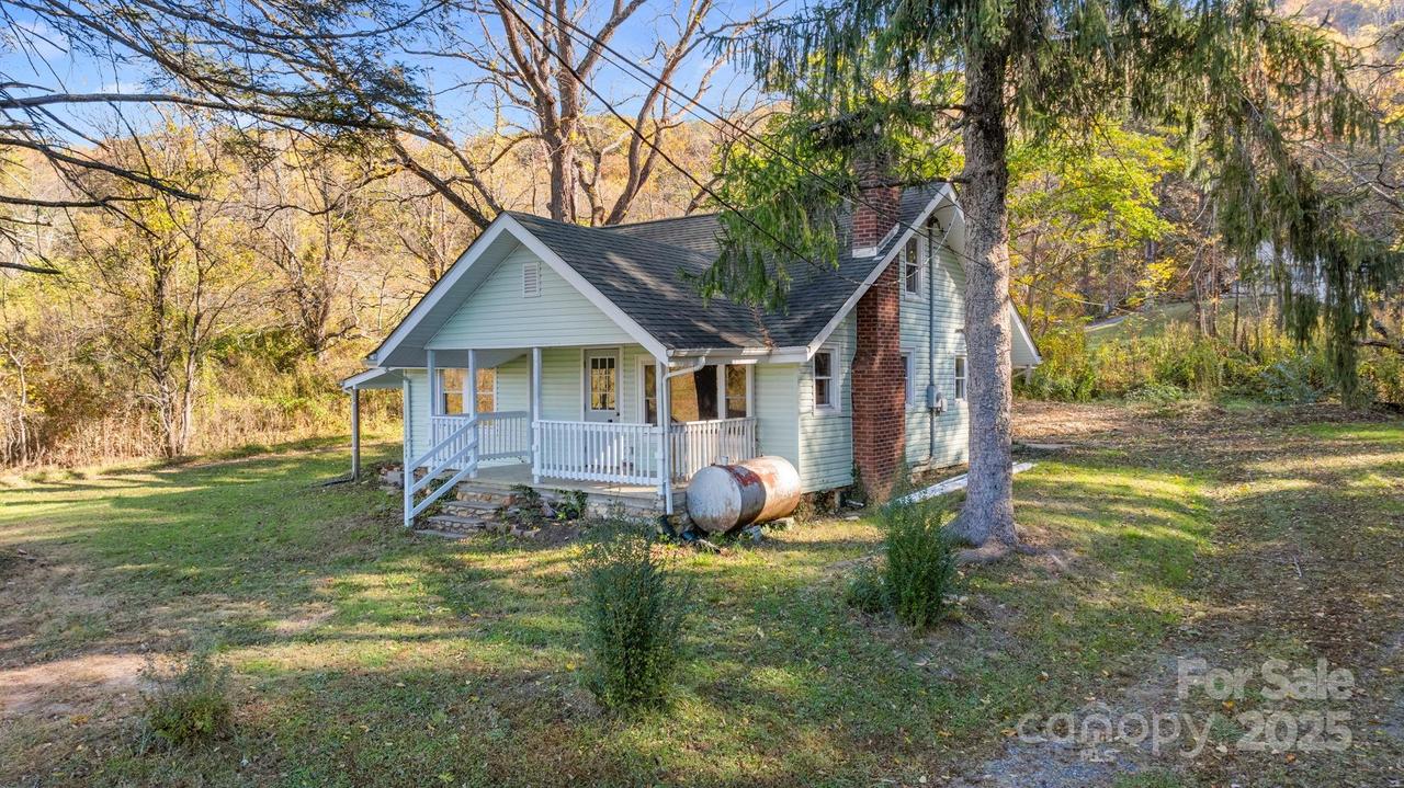 220 Mountain Springs Ln., Canton, NC 28716