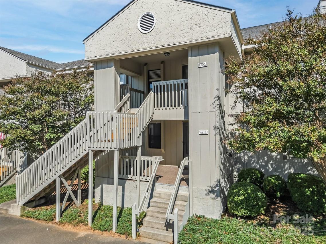 1203 Abbey Cir., Asheville, NC 28805