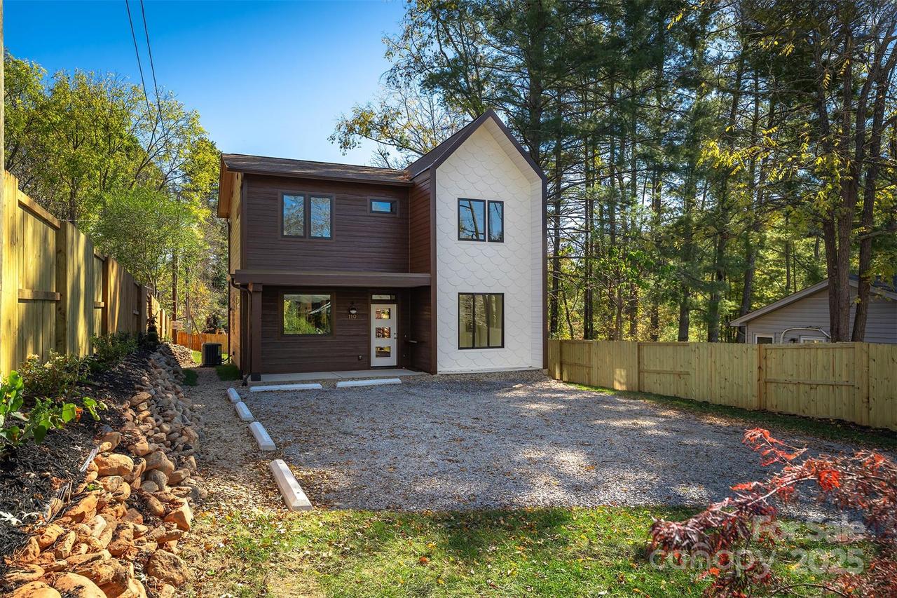 119 N Bear Creek Rd., Asheville, NC 28806