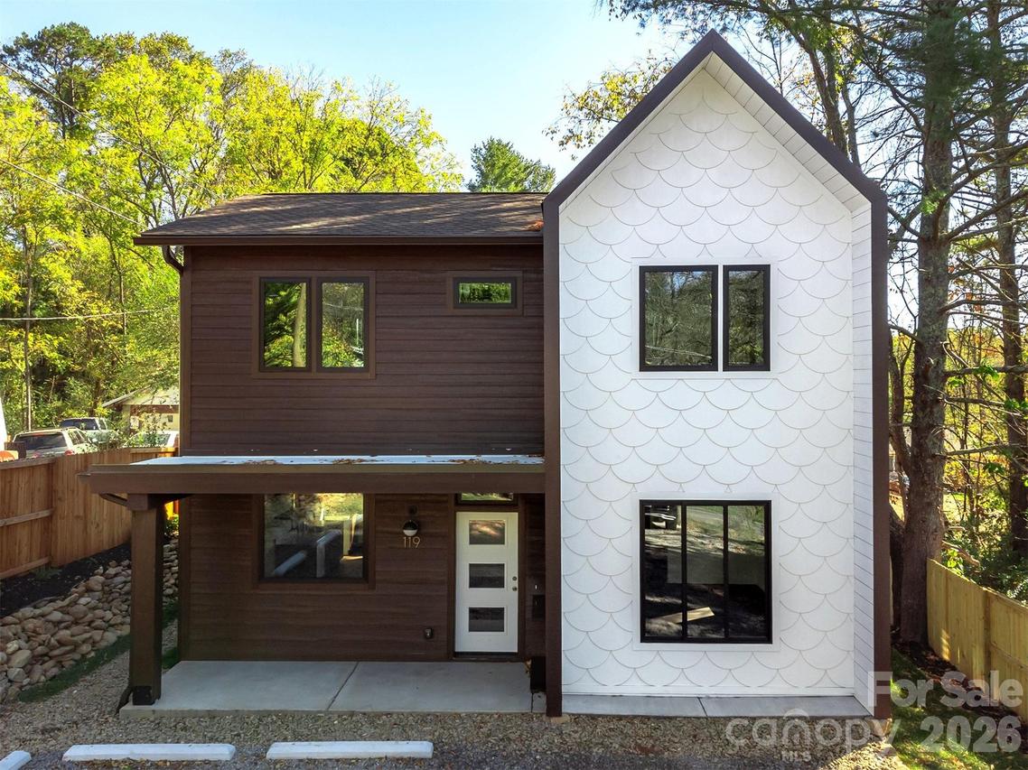 119 N Bear Creek Rd., Asheville, NC 28806