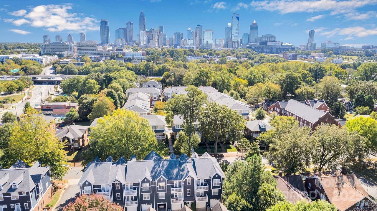 1525 Walnut View Dr., Charlotte, NC 28208