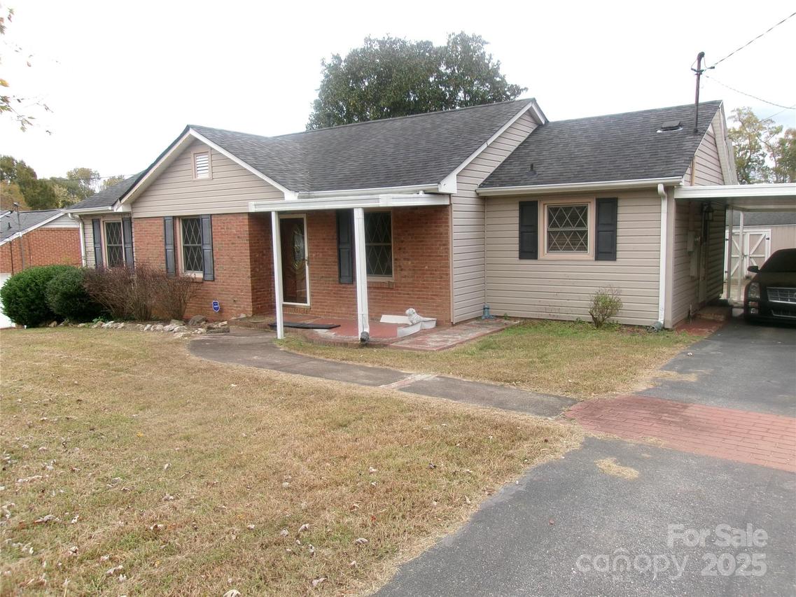 2015 Foxworth Ln., Gastonia, NC 28052