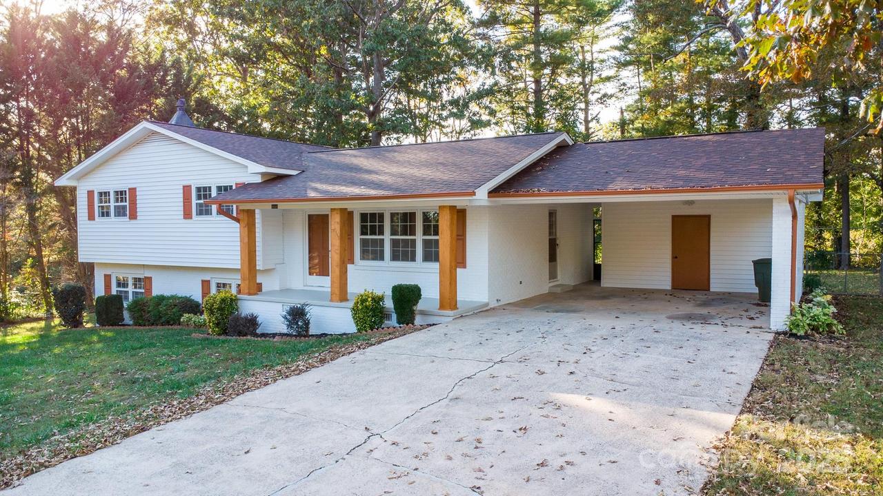3851 Idlewood Acres Rd., Hickory, NC 28601